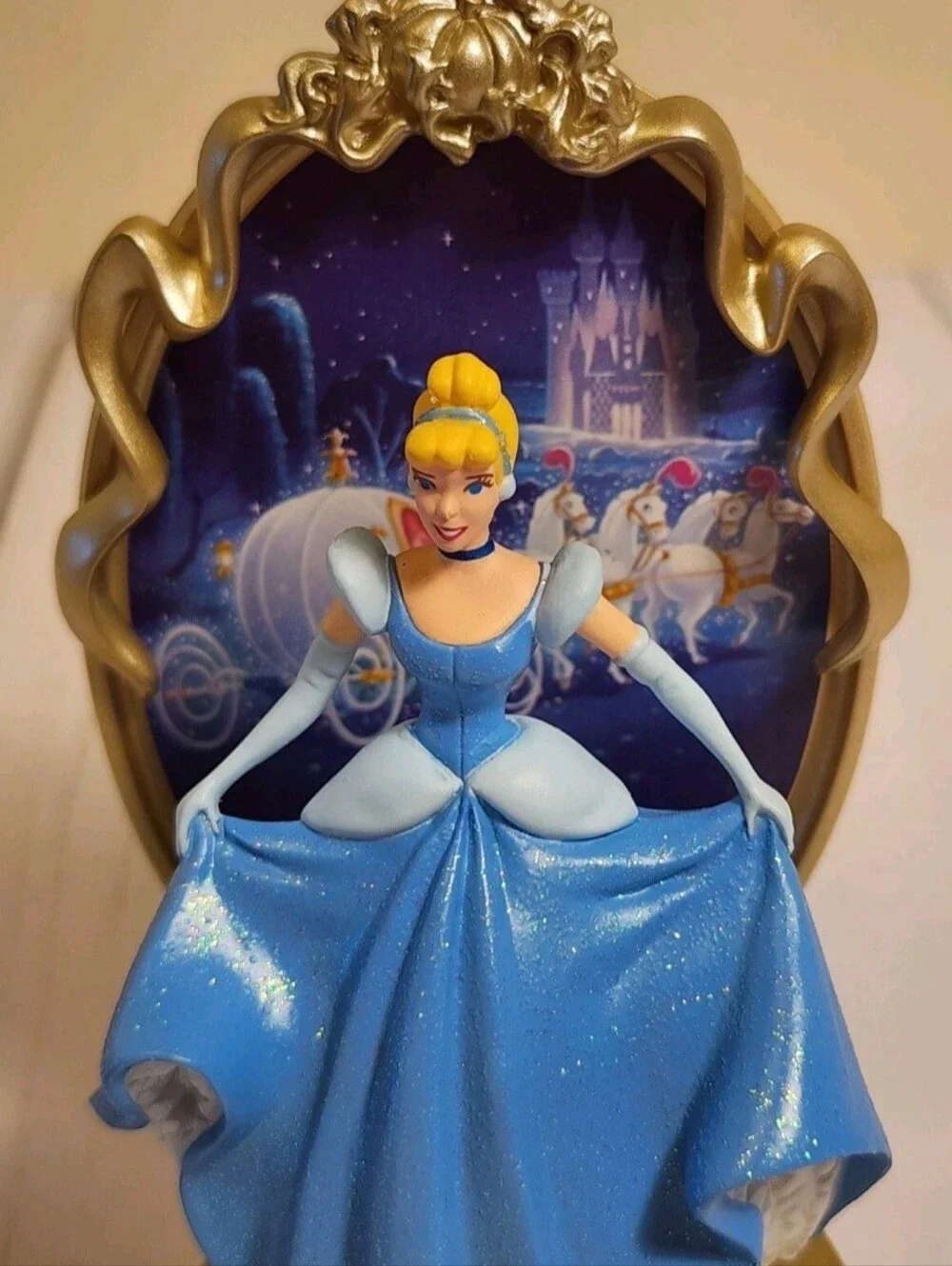 Hallmark Keepsakes Disney Princess Cinderella Enchanted Memories Ornament 1997